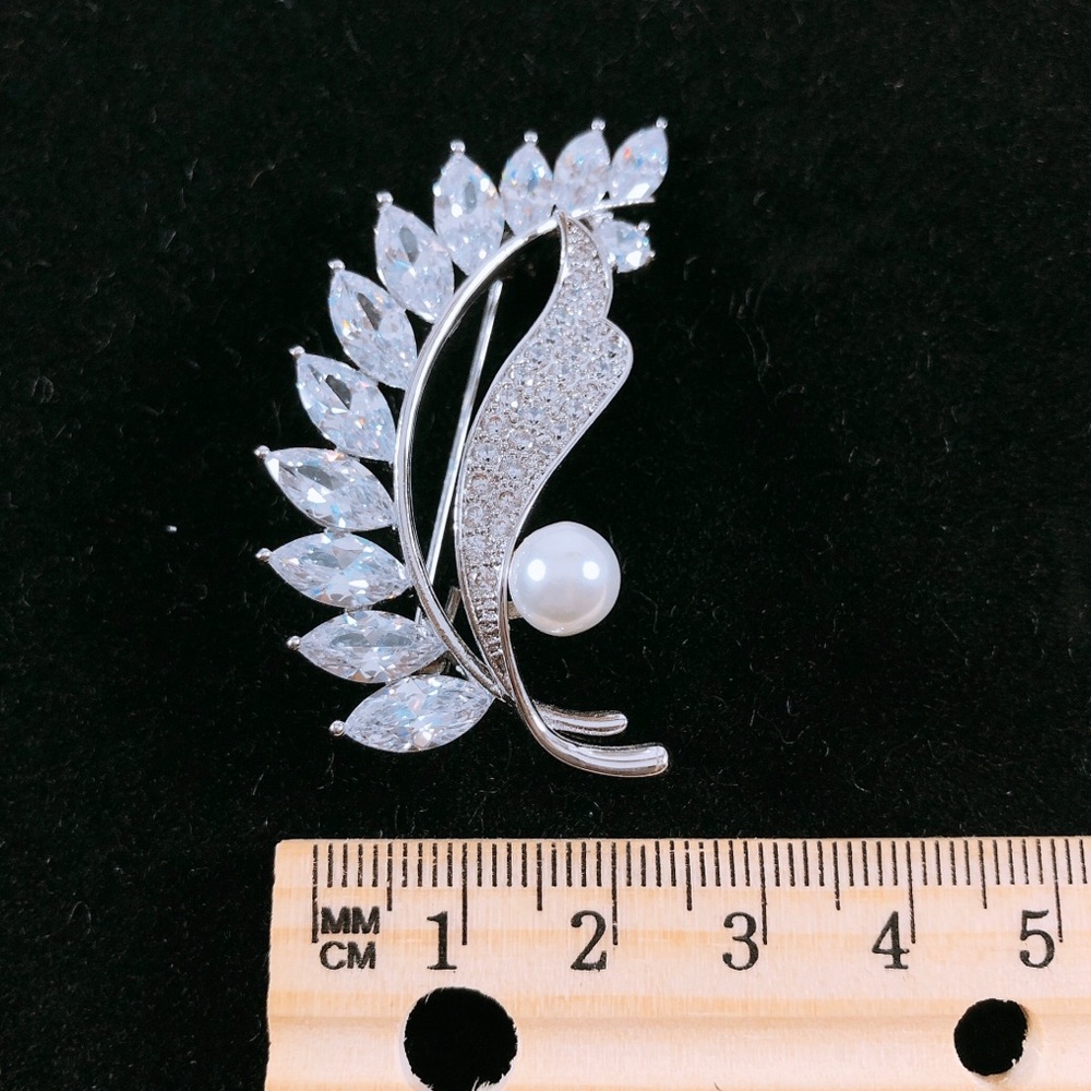 Brooch - Picture 2 of 3